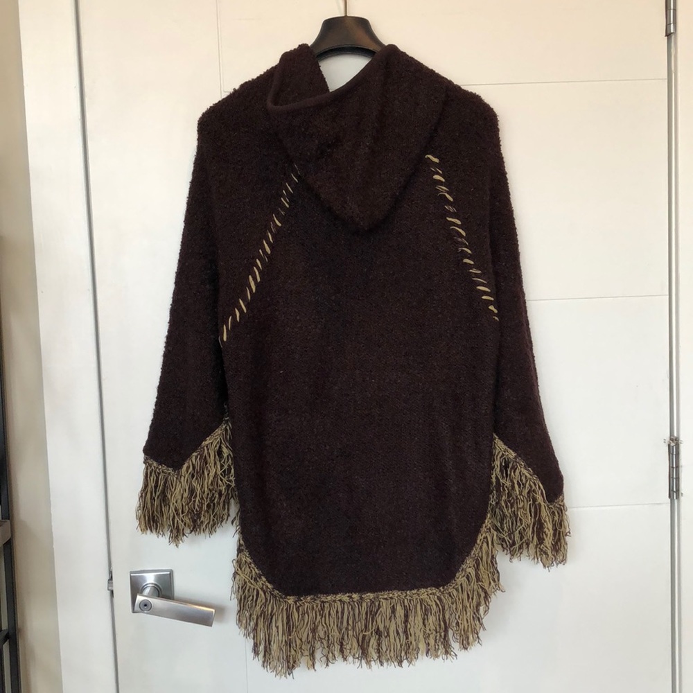 Poncho - Picture 4 of 4